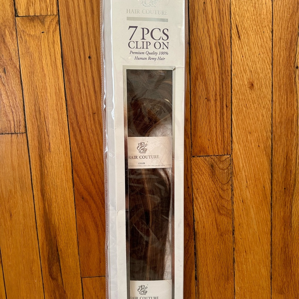 Hair couture 22’ clip in extensions, NEVER WORN